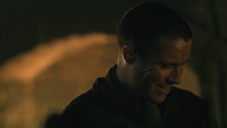 extant_GameOfThrones_8x01-Winterfell_3789