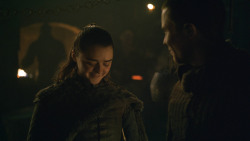 extant_GameOfThrones_8x01-Winterfell_3800