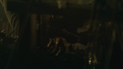 extant_GameOfThrones_8x01-Winterfell_3808
