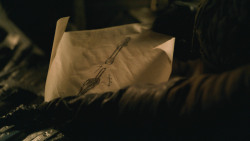 extant_GameOfThrones_8x01-Winterfell_3811