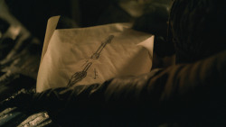 extant_GameOfThrones_8x01-Winterfell_3813