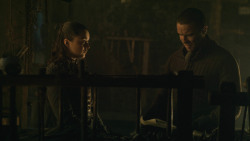 extant_GameOfThrones_8x01-Winterfell_3815