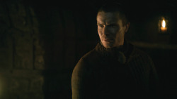 extant_GameOfThrones_8x01-Winterfell_3856