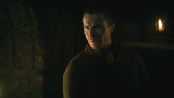 extant_GameOfThrones_8x01-Winterfell_3857