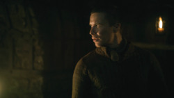 extant_GameOfThrones_8x01-Winterfell_3858