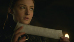 extant_GameOfThrones_8x01-Winterfell_3877