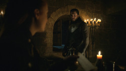 extant_GameOfThrones_8x01-Winterfell_3886