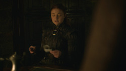 extant_GameOfThrones_8x01-Winterfell_3892