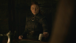 extant_GameOfThrones_8x01-Winterfell_3894