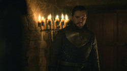 extant_GameOfThrones_8x01-Winterfell_3930