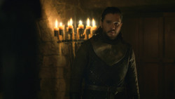 extant_GameOfThrones_8x01-Winterfell_3932