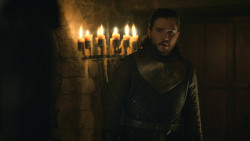 extant_GameOfThrones_8x01-Winterfell_3935