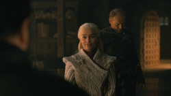 extant_GameOfThrones_8x01-Winterfell_4138