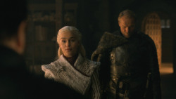 extant_GameOfThrones_8x01-Winterfell_4140