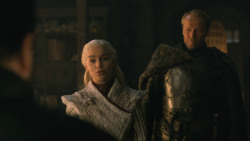 extant_GameOfThrones_8x01-Winterfell_4142