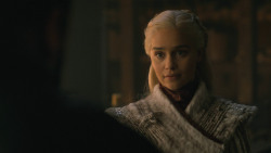 extant_GameOfThrones_8x01-Winterfell_4200