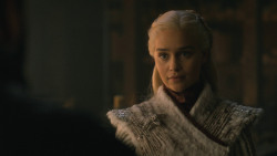 extant_GameOfThrones_8x01-Winterfell_4204