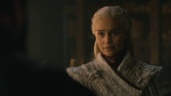 extant_GameOfThrones_8x01-Winterfell_4207