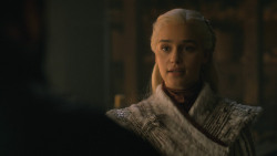 extant_GameOfThrones_8x01-Winterfell_4230