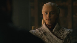 extant_GameOfThrones_8x01-Winterfell_4233