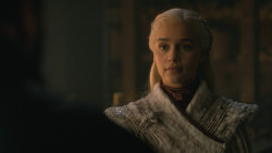 extant_GameOfThrones_8x01-Winterfell_4237
