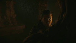 extant_GameOfThrones_8x01-Winterfell_4475