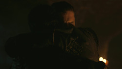 extant_GameOfThrones_8x01-Winterfell_4525