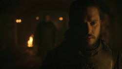 extant_GameOfThrones_8x01-Winterfell_4687