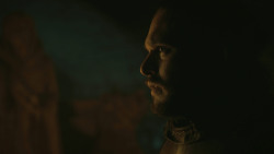 extant_GameOfThrones_8x01-Winterfell_4819