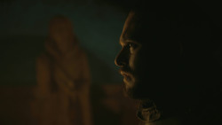 extant_GameOfThrones_8x01-Winterfell_4825