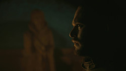 extant_GameOfThrones_8x01-Winterfell_4830