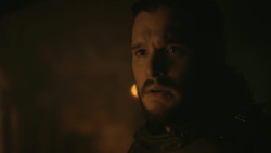 extant_GameOfThrones_8x01-Winterfell_4884