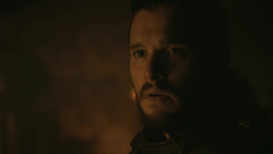 extant_GameOfThrones_8x01-Winterfell_4897