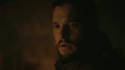 extant_GameOfThrones_8x01-Winterfell_4906