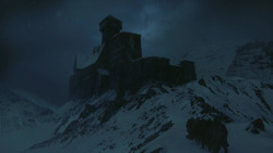 extant_GameOfThrones_8x01-Winterfell_4909