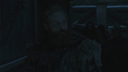 extant_GameOfThrones_8x01-Winterfell_4935