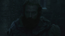 extant_GameOfThrones_8x01-Winterfell_5070