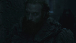 extant_GameOfThrones_8x01-Winterfell_5083