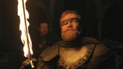 extant_GameOfThrones_8x01-Winterfell_5210