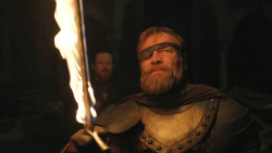 extant_GameOfThrones_8x01-Winterfell_5211