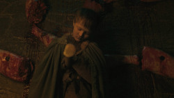 extant_GameOfThrones_8x01-Winterfell_5215
