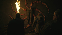 extant_GameOfThrones_8x01-Winterfell_5220