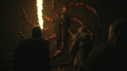 extant_GameOfThrones_8x01-Winterfell_5222