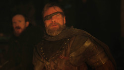 extant_GameOfThrones_8x01-Winterfell_5278
