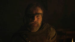 extant_GameOfThrones_8x01-Winterfell_5293