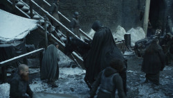 extant_GameOfThrones_8x01-Winterfell_5375