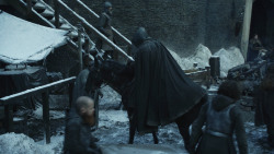 extant_GameOfThrones_8x01-Winterfell_5376