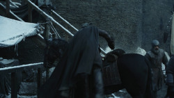 extant_GameOfThrones_8x01-Winterfell_5383