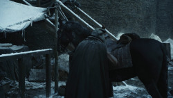 extant_GameOfThrones_8x01-Winterfell_5385