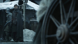 extant_GameOfThrones_8x01-Winterfell_5426
